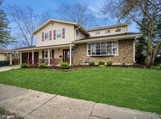 819 E Sayles Dr, Palatine, IL 60074