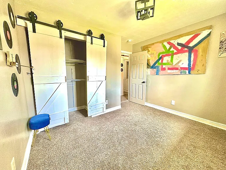 3 bed, 960 sqft, $1,650 — Photo 3