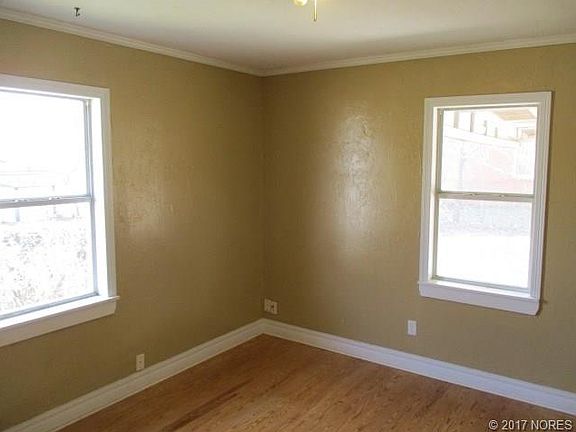 5th image of 601 N Oak St