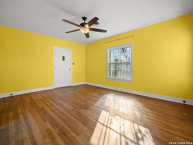 1627 Schley Ave — Photo 5