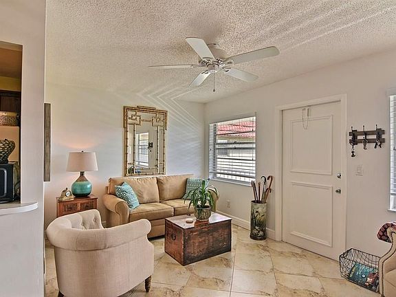 3rd image of 75 Royal Oak Ct