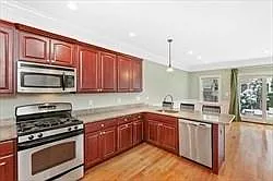 68 Waverley Ave #2 — Photo 5