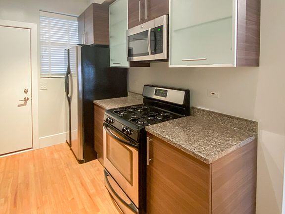 2nd image of 3451 N Wolcott Ave #3