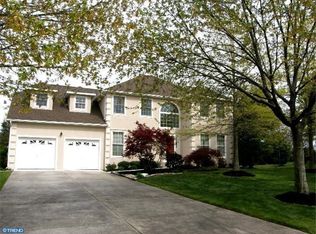 25 Hilltop Dr, Mount Laurel, NJ 08054