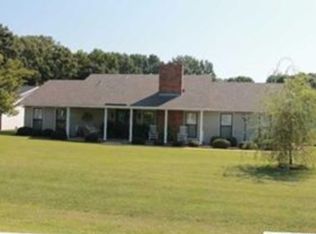 12 Sharon Ave, Courtland, AL 35618