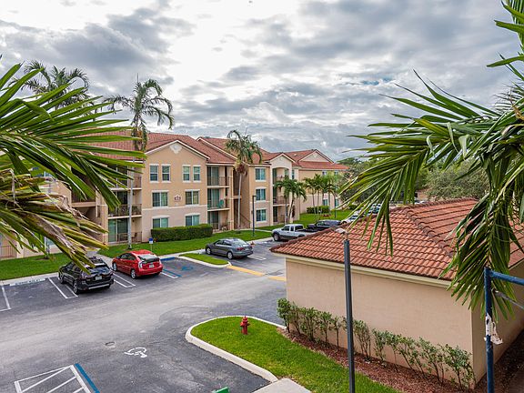4th image of 1124 Villa Ln #1124