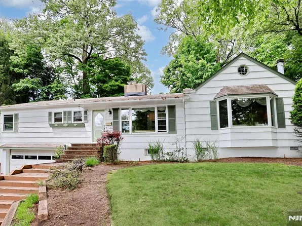 908 N Monroe St, Midland Park, NJ 07432