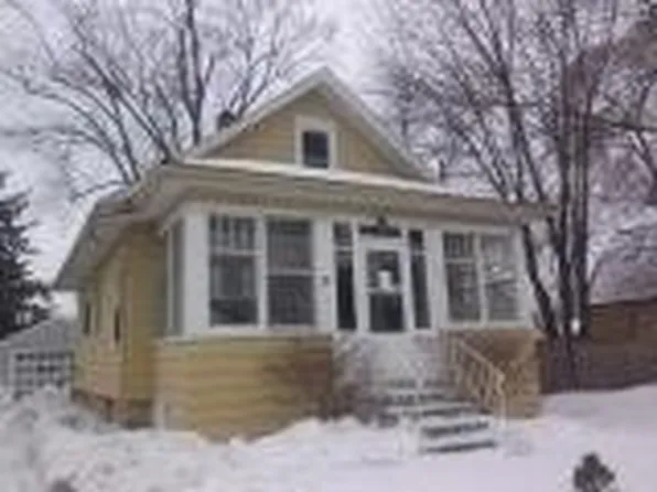 677 Oakland Ave, Elgin, IL 60120