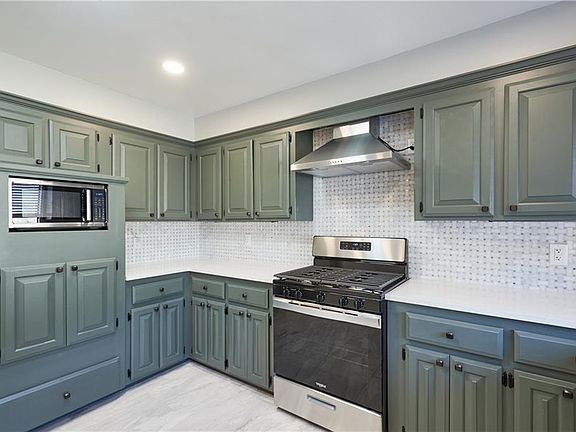 3rd image of 3117 Rosewood Ln