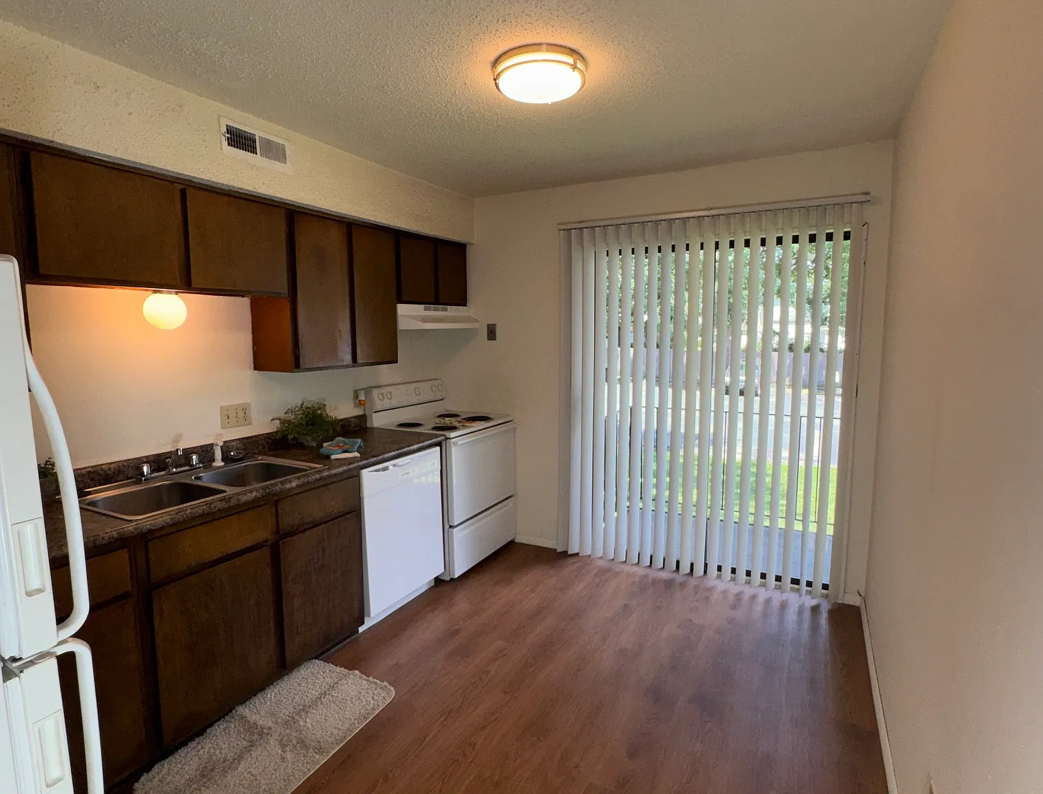 2 bed, 785 sqft, $800 — Photo 2