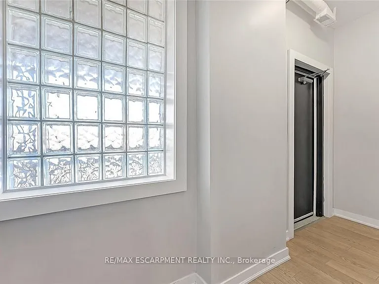 657 Barton St E #302 — Photo 3