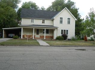 412 E 2nd St, Redfield, SD 57469