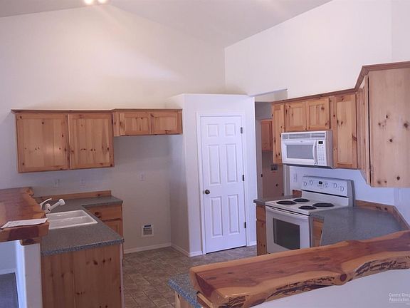 3rd image of 17238 Blue Heron Dr