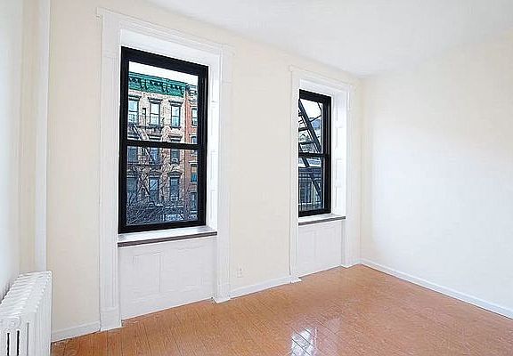 3rd image of 32 Saint Marks Pl APT 4