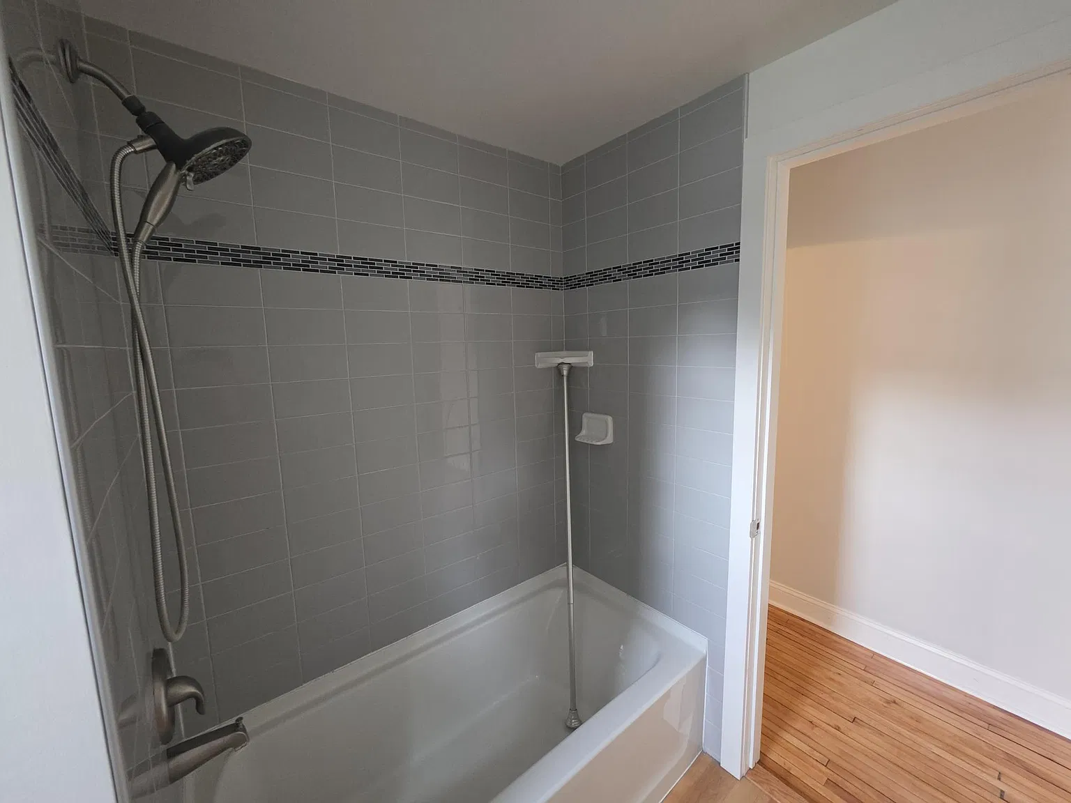 75 McLean St — Photo 4