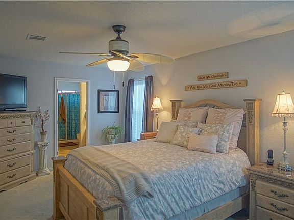 4th image of 2245 Stoneleigh Dr