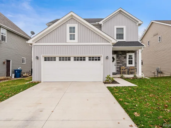 3809 Sloan Dr, Holly, MI 48442