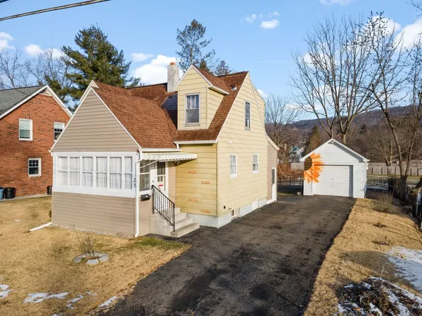 27 Carlton St, Johnson City, NY 13790