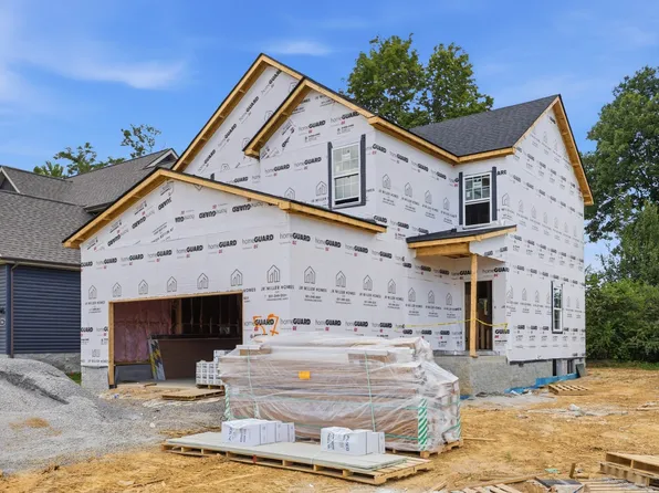 302 Switchgrass Dr, Clarksville, TN 37042