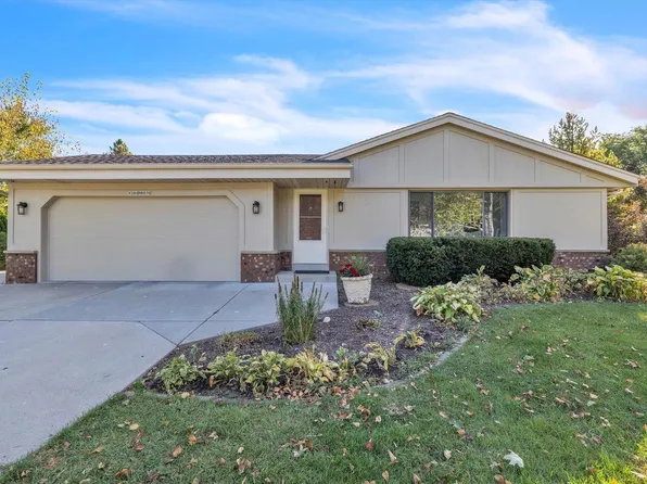 W284N6676 Hawthorne ROAD, Hartland, WI 53029