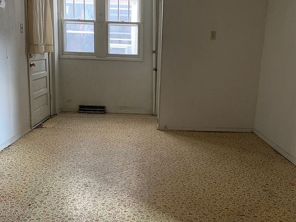 4th image of 2119 Charles St