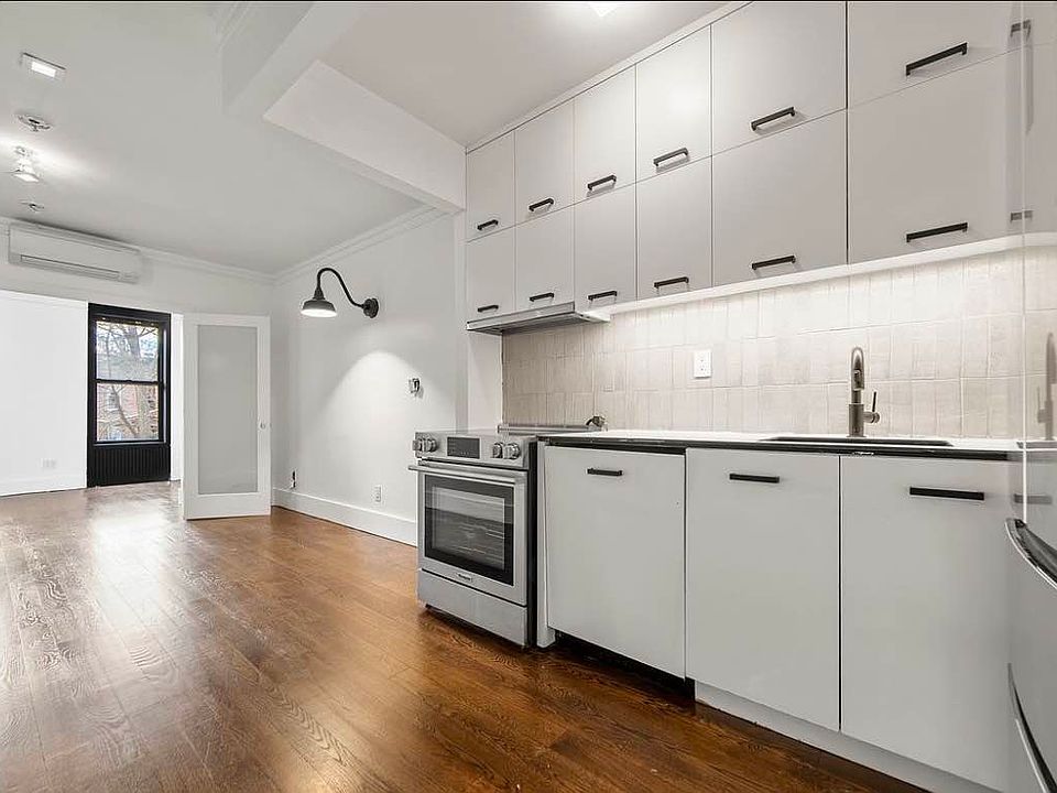 1st image of 61 3rd Pl APT 4R