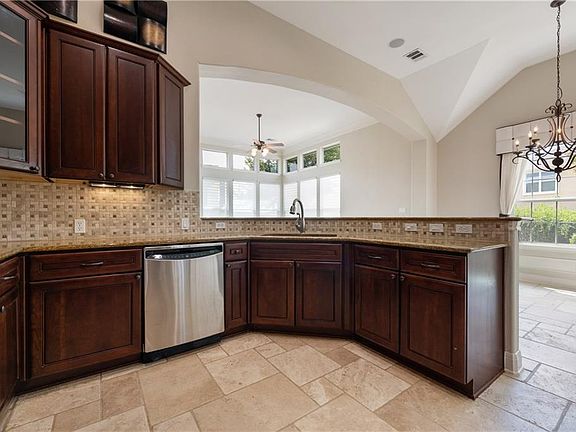 4th image of 102 Glen Heather Ct #605