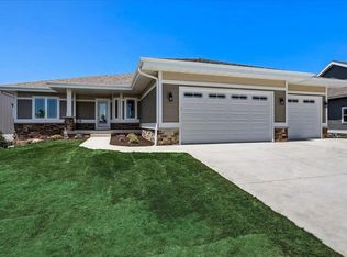 1129 Ballweg Ln, Waunakee, WI 53597