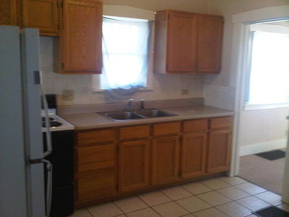 5th image of 1721 E 10th St