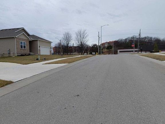 4th image of 604 Short St