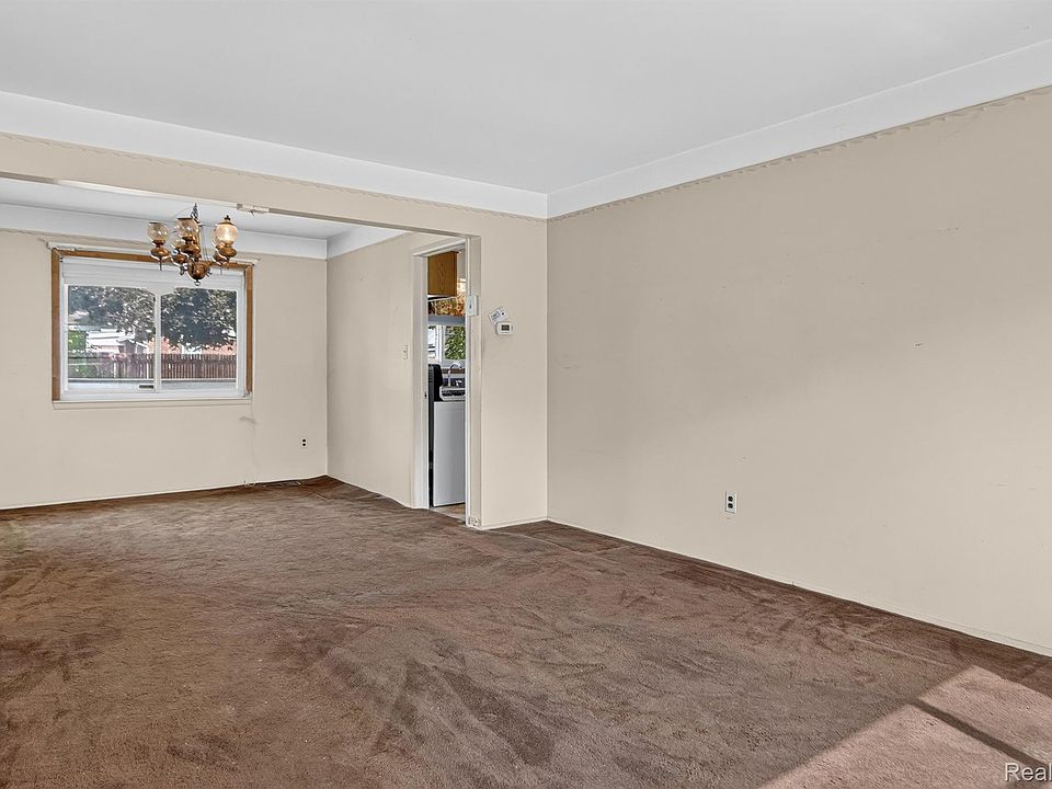 14075 Merriman Rd, photo 9