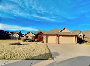 9121 NW 84th St, Yukon, OK 73099