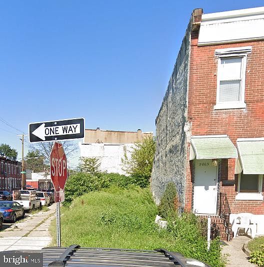 1st image of 2001 E Madison St