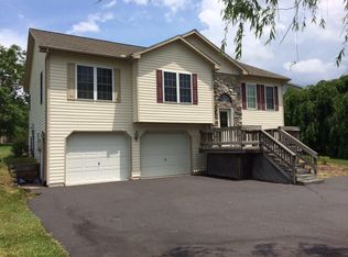 880 Hancock Dr, Gettysburg, PA 17325
