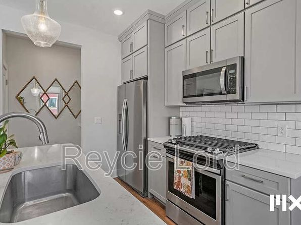 627 Fairview Ave NE #1