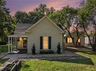 514 N Maple Ave, Smithville, MO 64089
