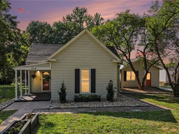 514 N Maple Ave, Smithville, MO 64089