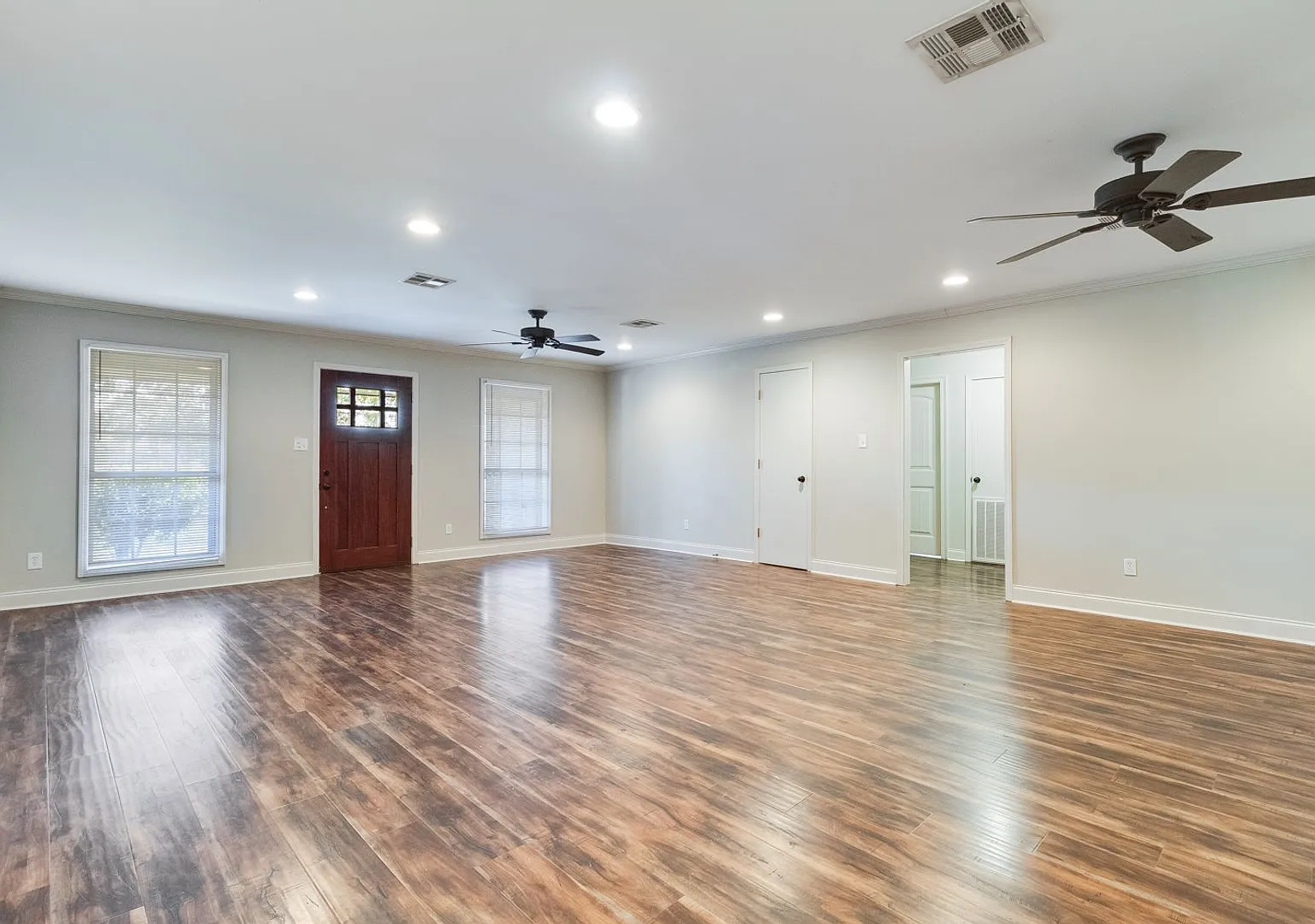Beautiful Home Located On Tolson Road! — Photo 4
