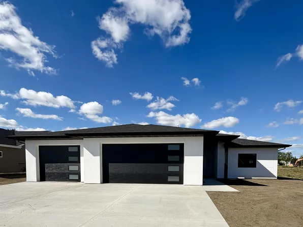 3716 45th St SE, Minot, ND 58701