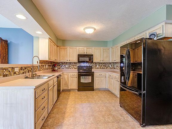 4th image of 814 Coleman Dr