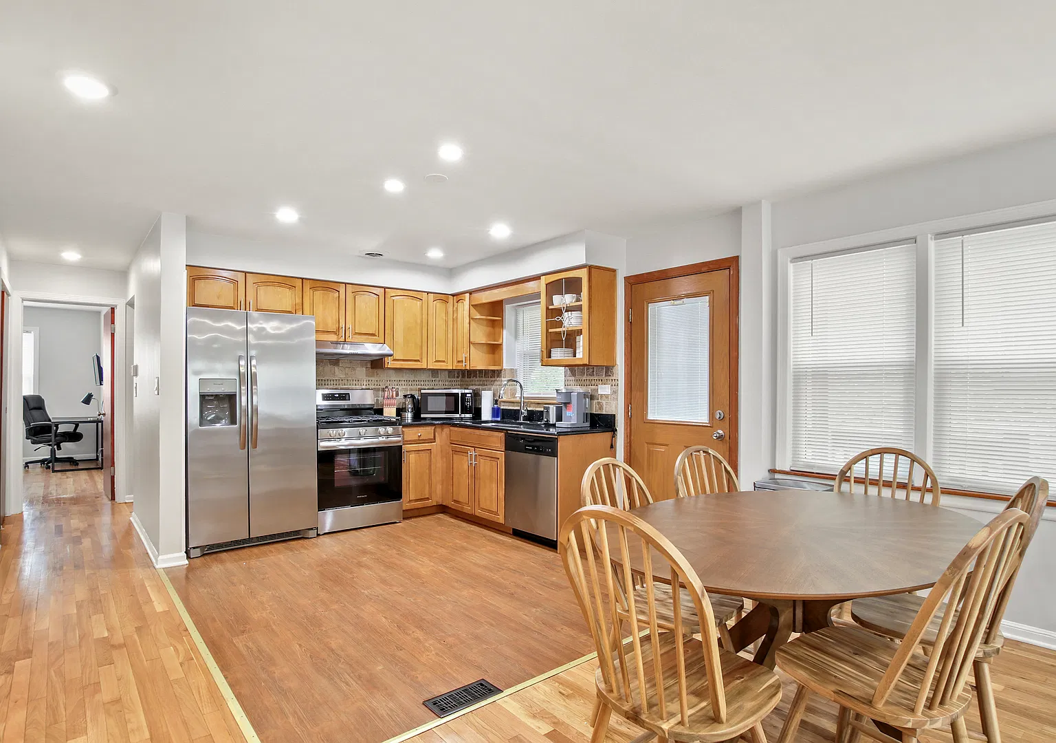 3 bed, 1100 sqft, $2,500 — Photo 4