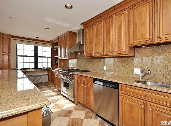 4th image of 26 W Broadway Blvd APT 905