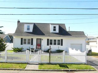 331 Linton Ave, Lindenhurst, NY 11757