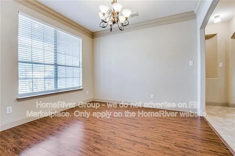6 bed, 4.0 bath, 3279 sqft, $3,000 — Photo 3