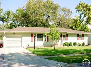 1912 SW Village Dr, Topeka, KS 66604