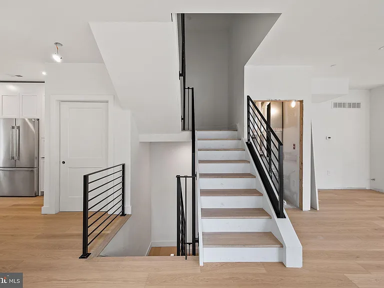 706 Latona St #J — Photo 13