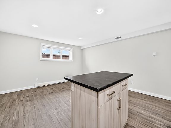 3rd image of 1530 Logan Ave