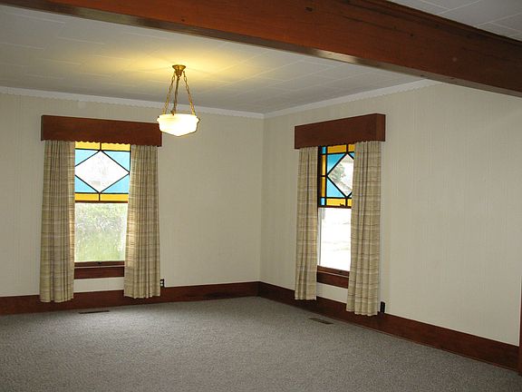 3rd image of 504 W 10th St
