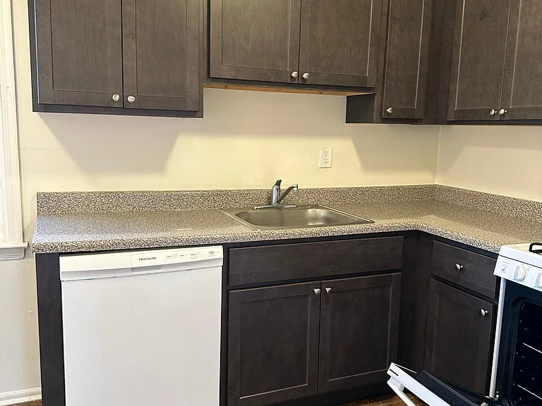 526 E 2nd St #6B — Photo 6