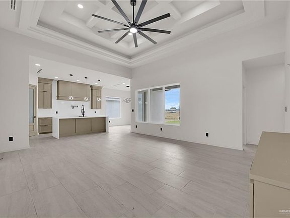 3rd image of 903 E 38th St E